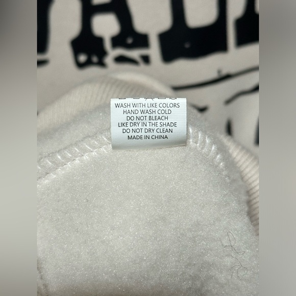 Morgan Wallen Hit Songs Cream Sweatshirt Size Small (S) - Picture 4 of 4